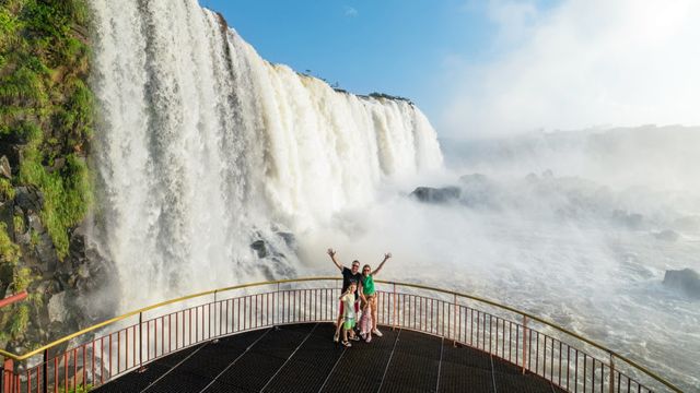 Imagem referente a notícia: Paraná ultrapassa 1 milhão de turistas internacionais em 2025 e reforça papel estratégico no turismo brasileiro