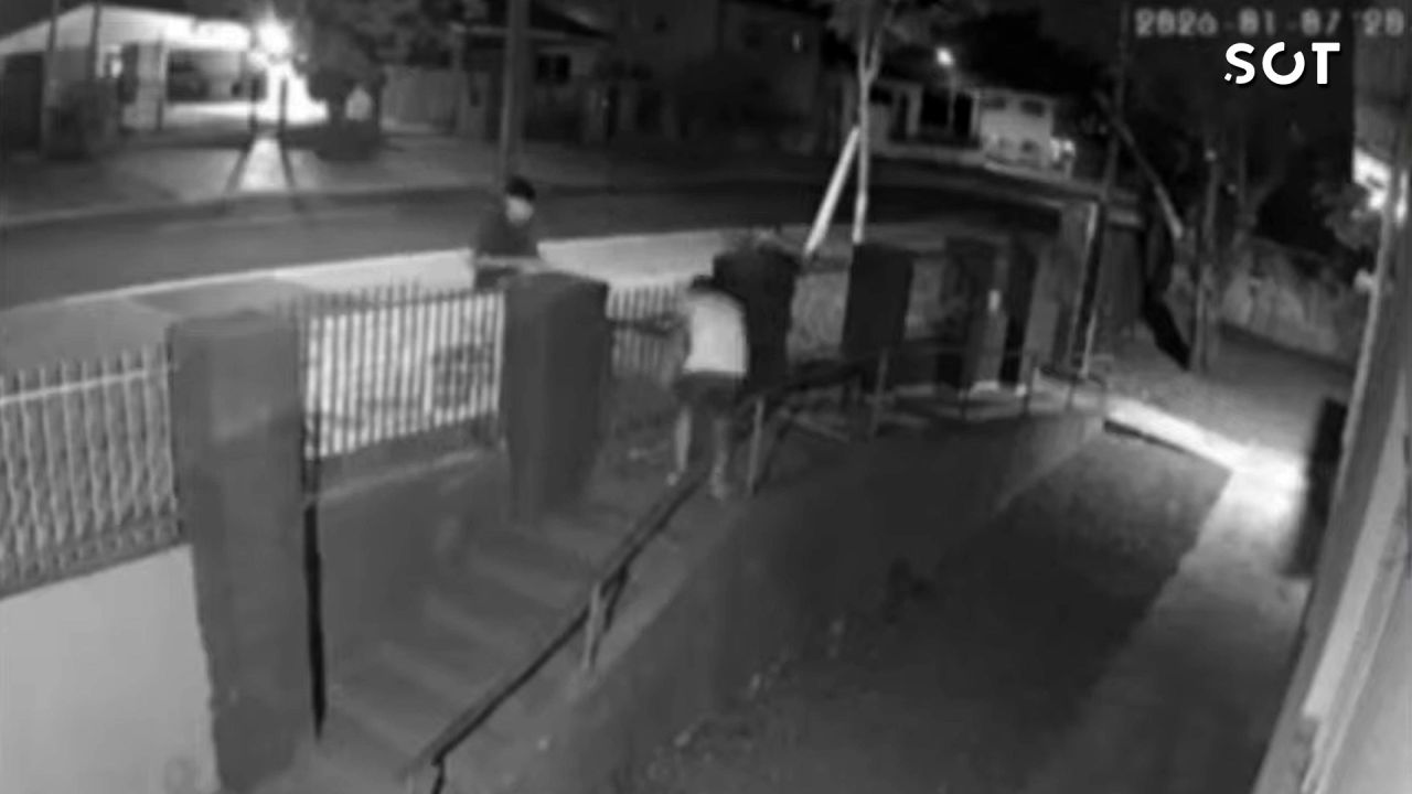 Tentativa de invasão é registrada por câmeras na Associação de Moradores do Bairro Periolo