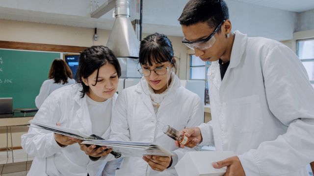 Imagem referente a notícia: Educação Profissional: escolas estaduais reabrem matrículas para cursos técnicos