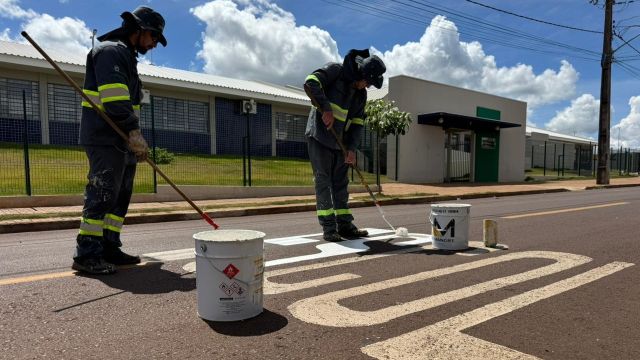 Com start nas áreas escolares, Transitar faz revitalização de sinalização em Cascavel