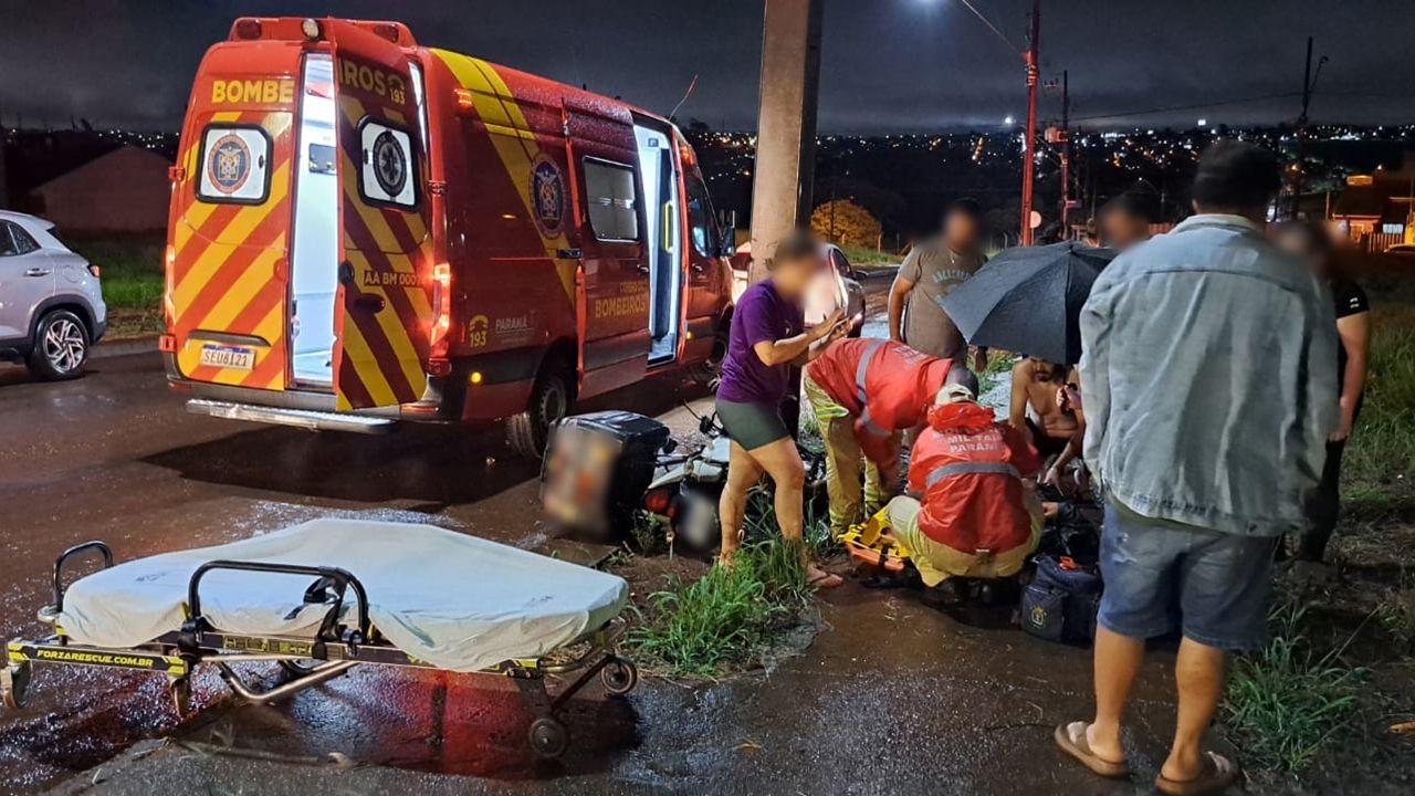 Motociclista fica gravemente ferido após colisão contra poste no Jardim Mantovani em Cascavel