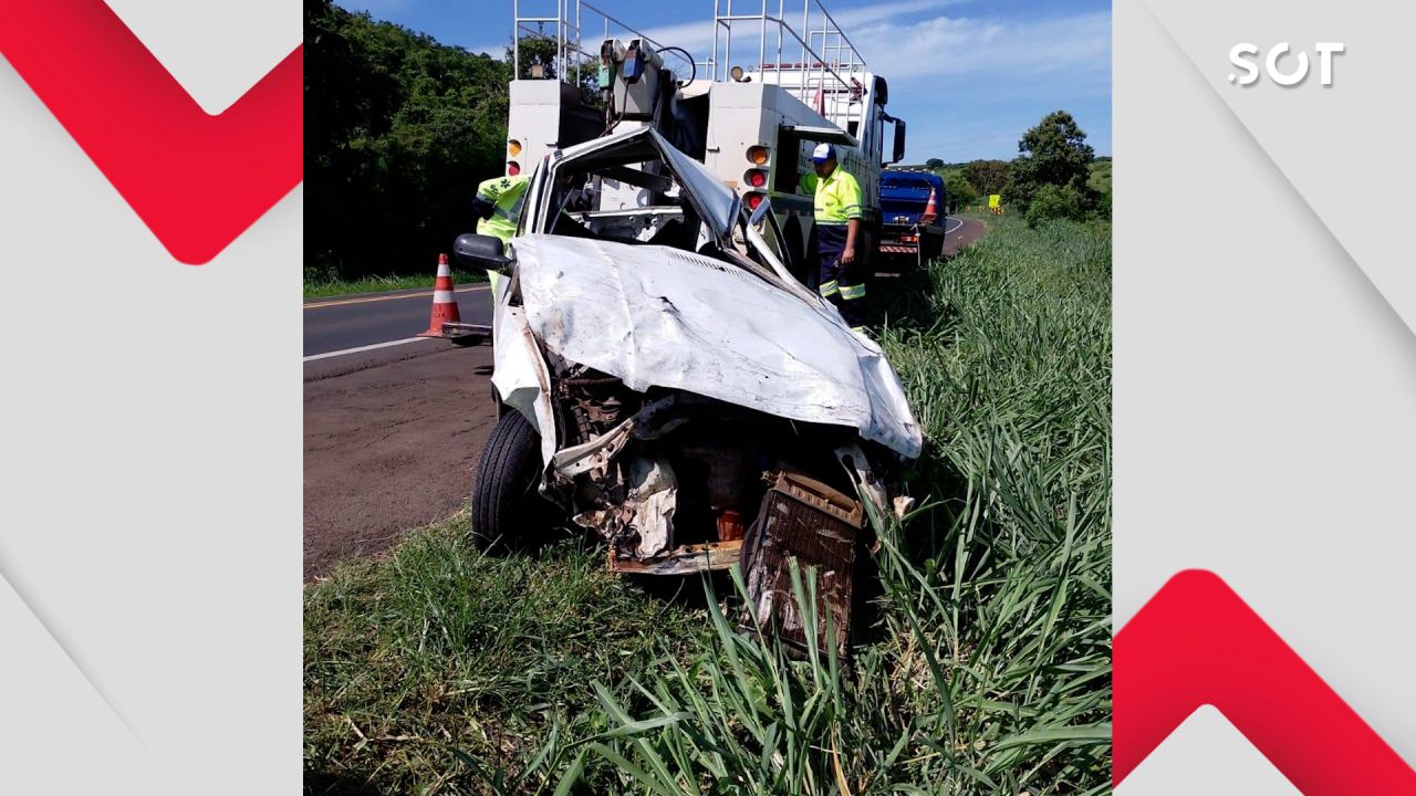 Capotamento na BR-153 deixa três jovens em estado grave durante a madrugada no Norte do Paraná