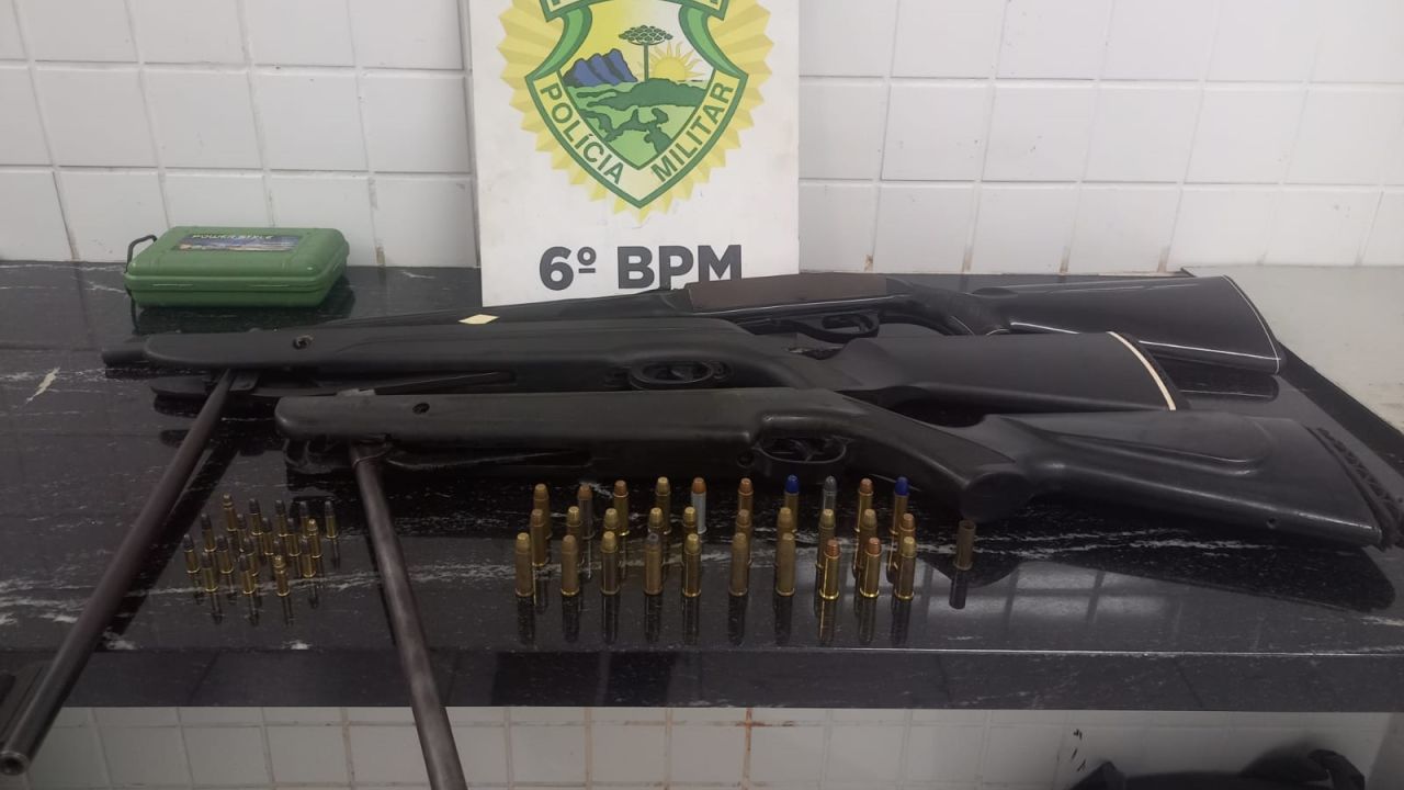Homem é preso com três armas e dezenas de munições após denúncia de disparos em via pública