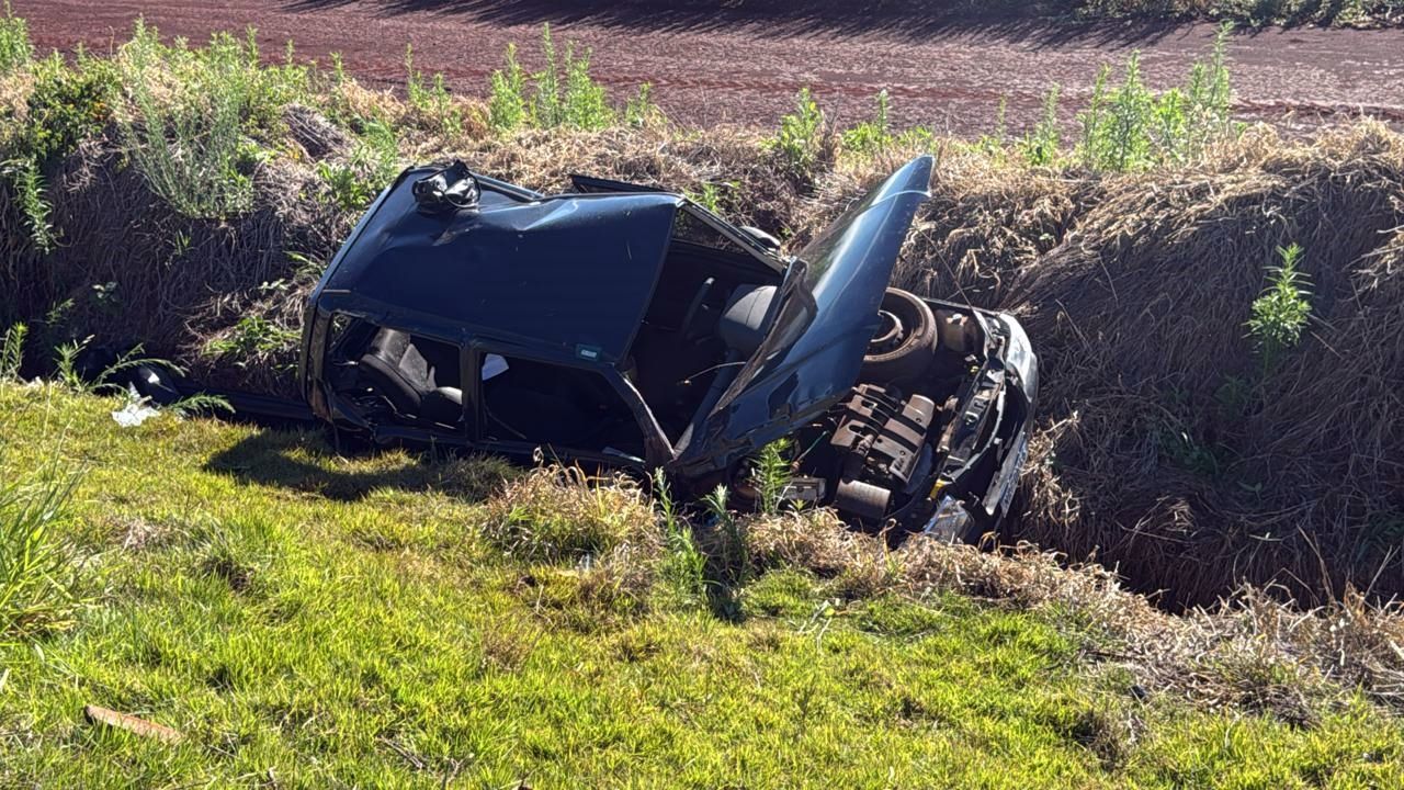 Mulher morre após colisão entre Lancer e Uno na BR-163, no Contorno Oeste de Cascavel