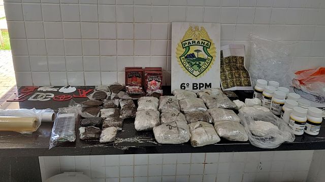 Imagem referente a notícia: Operação da ROTAM apreende prensa e mais drogas em Cascavel após prisão com quase 3 kg de cocaína