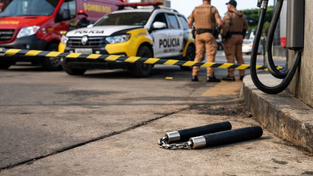 Imagem referente a notícia: Ataque com nunchaku em posto de combustíveis mobiliza PM e Bombeiros em Cascavel