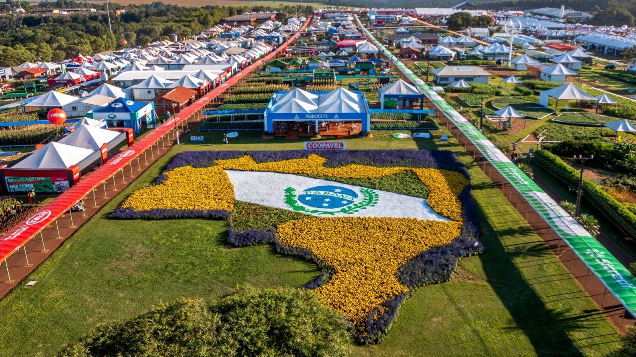 320 mil mudas de flores dão cor e beleza ao parque do Show Rural