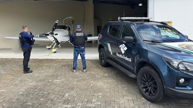 Imagem referente a notícia: Receita Federal apreende mais de R$ 1,5 bilhão em mercadorias em 2025, no Paraná e Santa Catarina