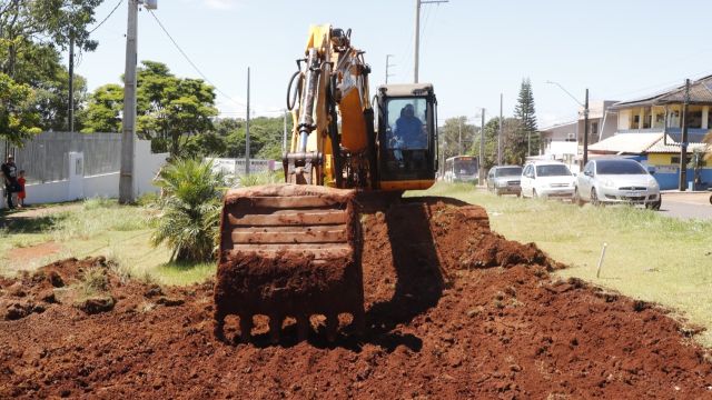 Prefeitura de Cascavel inicia pavimentação asfáltica nos bairros Interlagos e Brasmadeira
