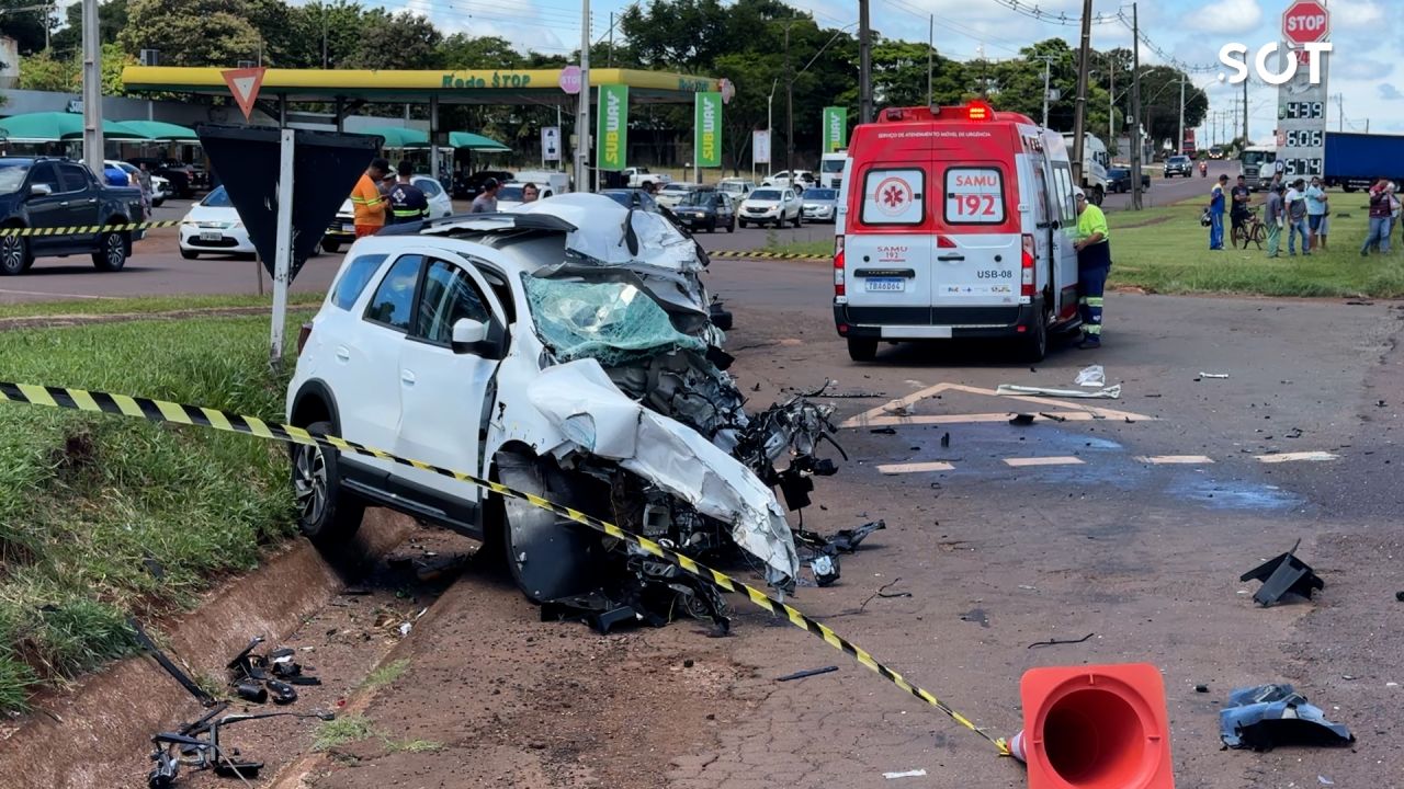 Homem morre em gravíssimo acidente entre Spin e caminhão na BR-277, em Santa Tereza do Oeste
