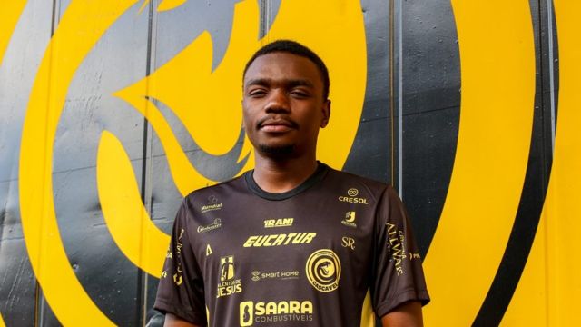 Imagem referente a notícia: Nigeriano Haruna Hassan é o novo reforço do FC Cascavel para a sequência da temporada