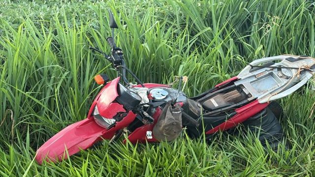 Imagem referente a notícia: Colisão entre caminhão e motocicleta deixa homem gravemente ferido na PR-180, em Nova Aurora