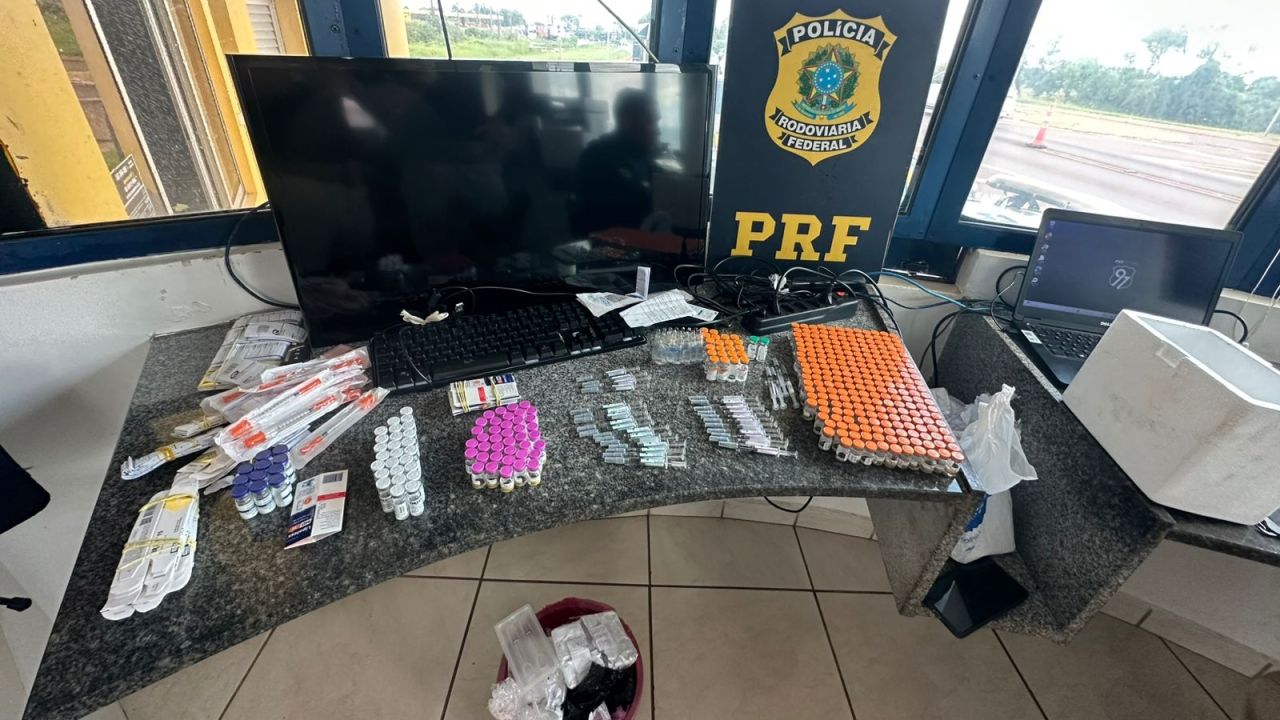 PRF apreende 437 frascos de medicamentos para emagrecimento na BR-277, em Catanduvas