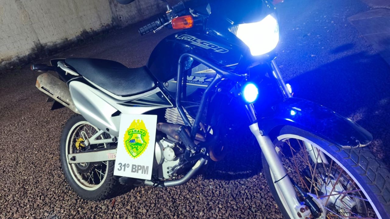 Motocicleta irregular é apreendida durante fiscalização noturna em Ouro Verde do Piquiri