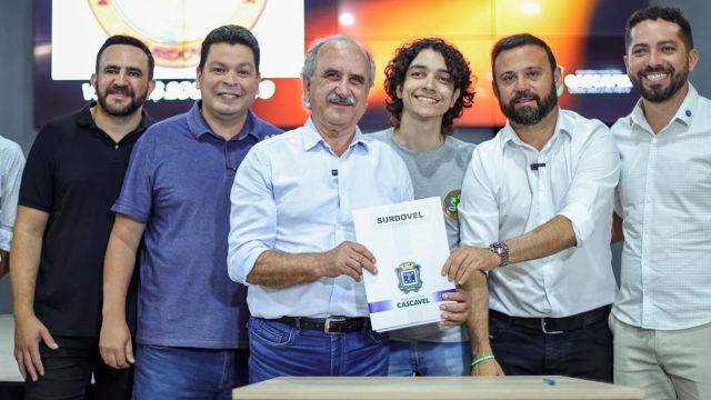 Imagem referente a notícia: Chamamento Público e investimentos históricos marcam avanço estrutural no esporte de Cascavel, destaca Gugu Bueno