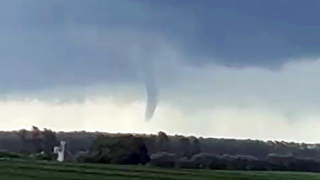 Imagem referente a notícia: Simepar registra quatro casos de nuvem funil em menos de dez dias no Paraná