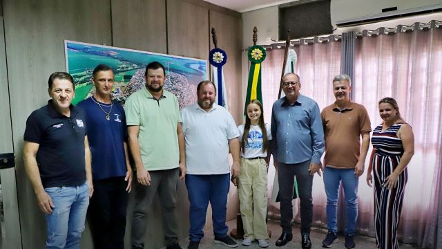 Imagem referente a notícia: Estudante de Itaipulândia embarca para intercâmbio no Canadá pelo programa “Ganhando o Mundo”