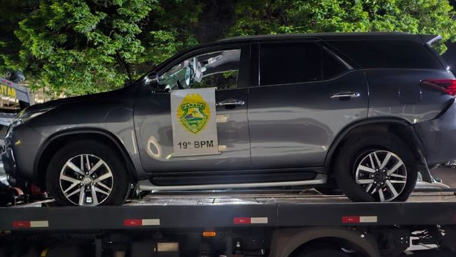 Imagem referente a notícia: Hilux furtada em Cascavel é recuperada pela PM após interceptação na BR-467 em Toledo
