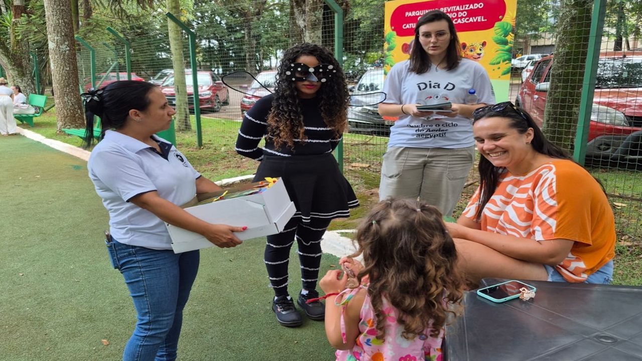 Com foco em informar as crianças sobre combate ao mosquito Aedes aegypti, Saúde faz ações lúdicas em pontos estratégicos de Cascavel