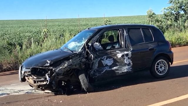 Imagem referente a notícia: Colisão entre carro e ônibus da Saúde deixa motorista ferida na Estrada Chaparral, em Cascavel