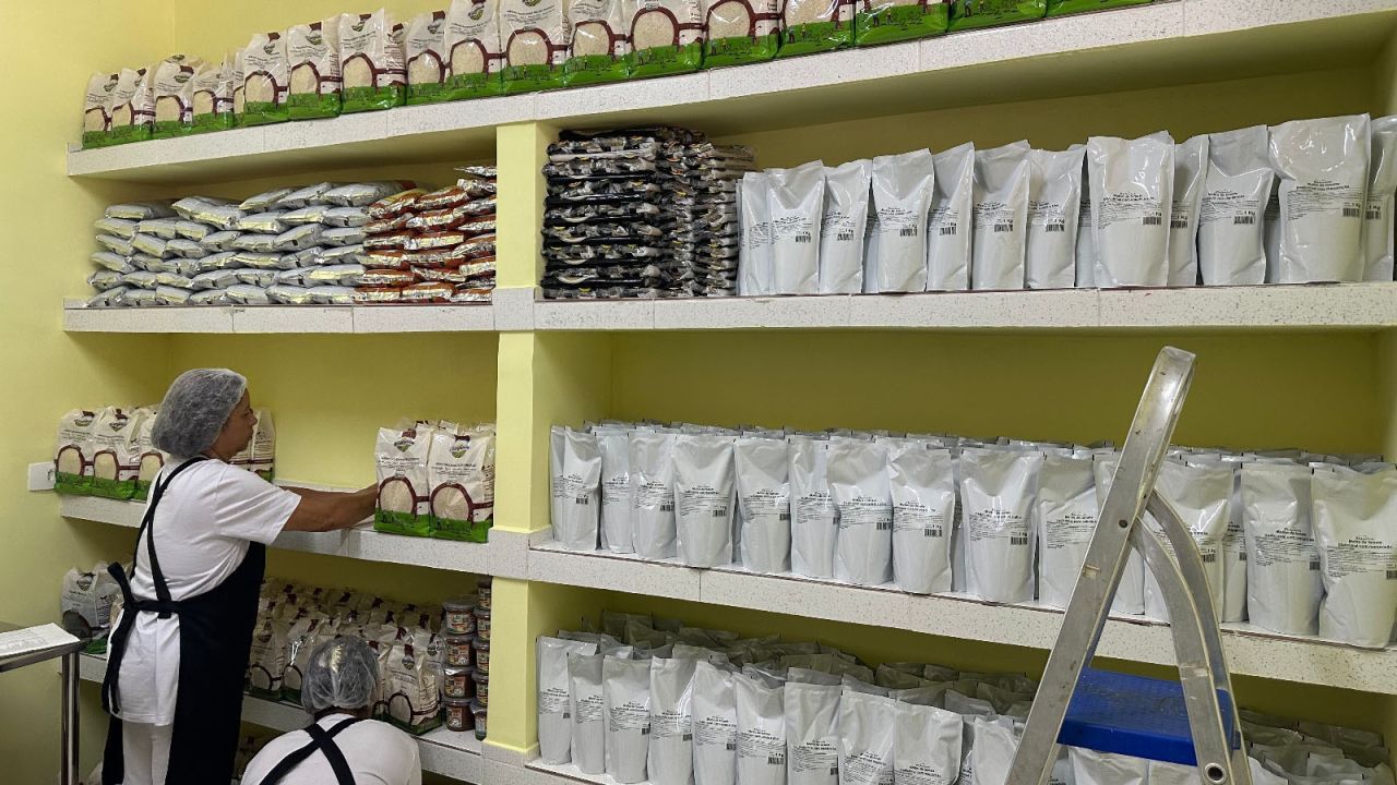 Estado envia às escolas 1ª remessa de alimentos do ano com 4,6 mil toneladas