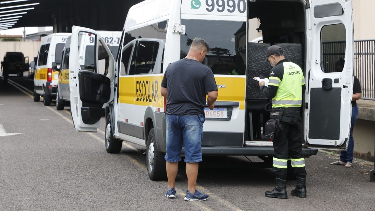 VOLTA ÀS AULAS | Com foco na segurança do transporte escolar, Transitar realiza 1ª vistoria de vans de 2026