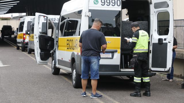VOLTA ÀS AULAS | Com foco na segurança do transporte escolar, Transitar realiza 1ª vistoria de vans de 2026