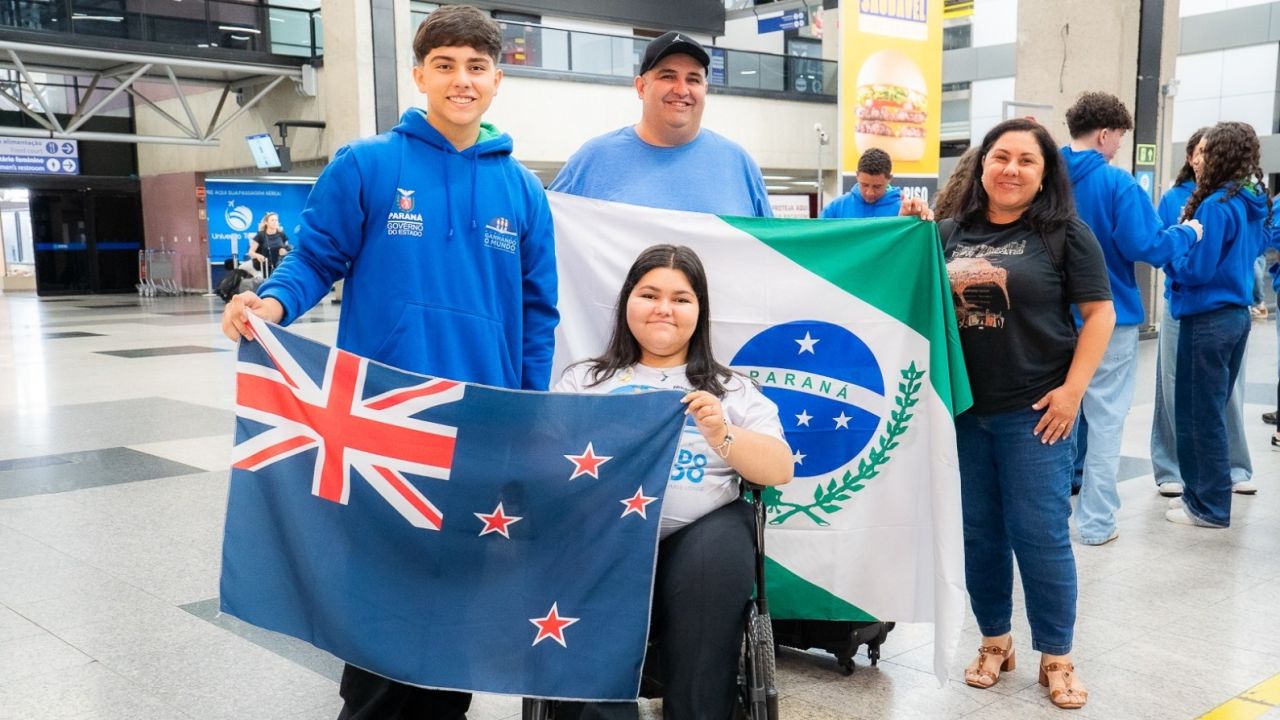Paraná embarca 40 estudantes da rede estadual para intercâmbio na Nova Zelândia