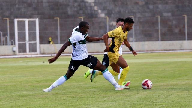 Imagem referente a notícia: Cascavel fica no empate, diante do Coritiba e segue na luta contra o rebaixamento no Paranaense