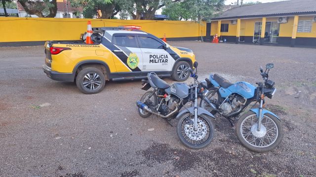 Imagem referente a notícia: Prisões na PR-180 em Cascavel: operação flagra desobediência e direção sem CNH e apreende motos com débitos