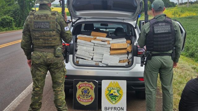 Imagem referente a notícia: FICCO/PR apreende quase 670 kg de drogas em Céu Azul e recupera veículo roubado na BR-277