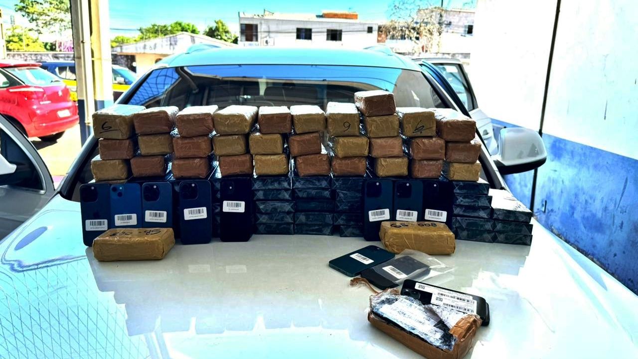 PRF apreende 233 iPhones escondidos em carro de luxo na BR-277 em Cascavel