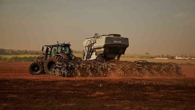 Imagem referente a notícia: Valtra leva inovação e tecnologia de precisão para o Show Rural 2026