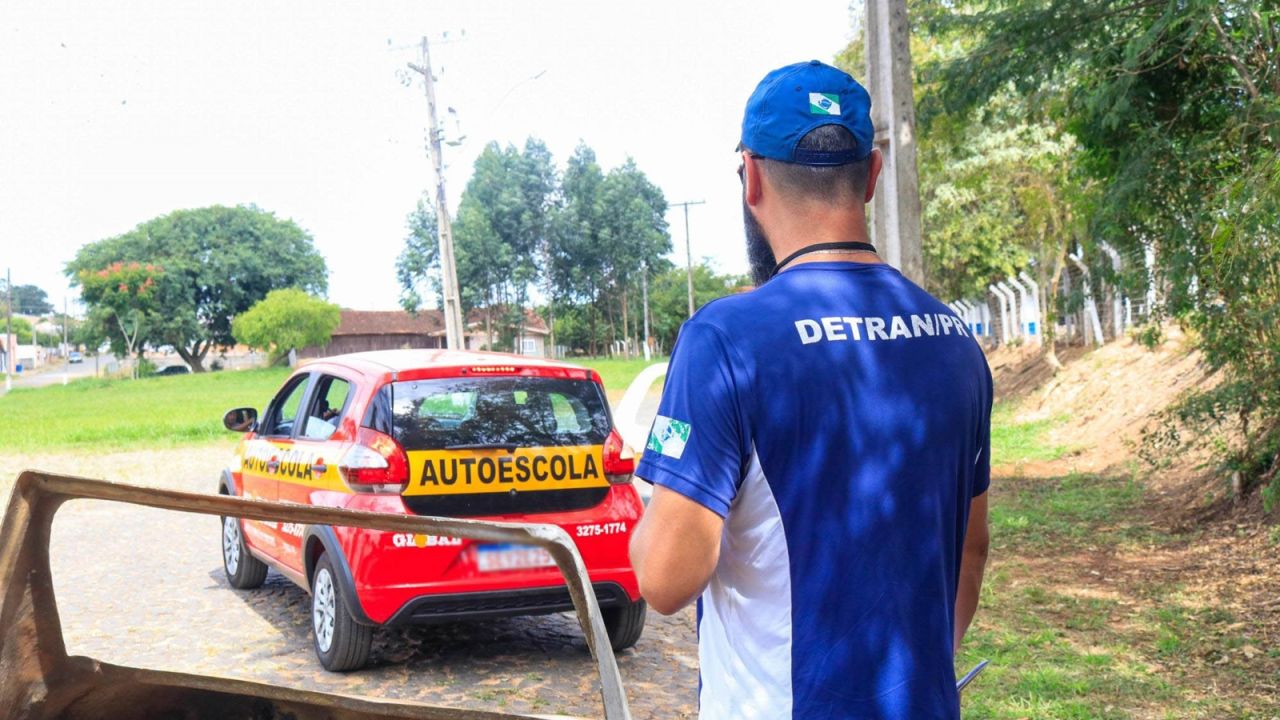 Detran-PR muda prova prática da CNH e elimina baliza no teste de direção no Paraná