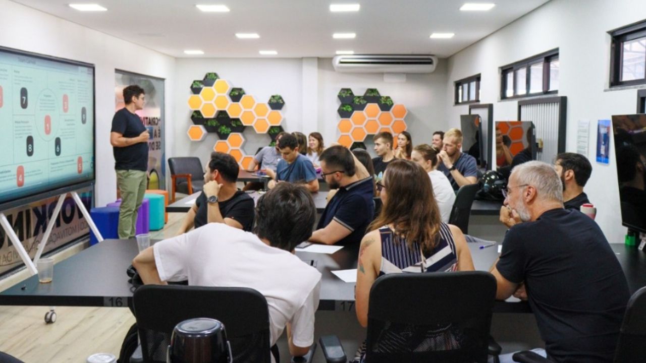 Com oferta de mentoria a coworking, Fundetec abre vagas para incubar startups