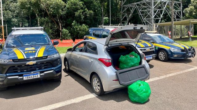 Imagem referente a notícia: PRF apreende cerca de 28 quilos de skunk durante fiscalização na BR-277, em Guarapuava