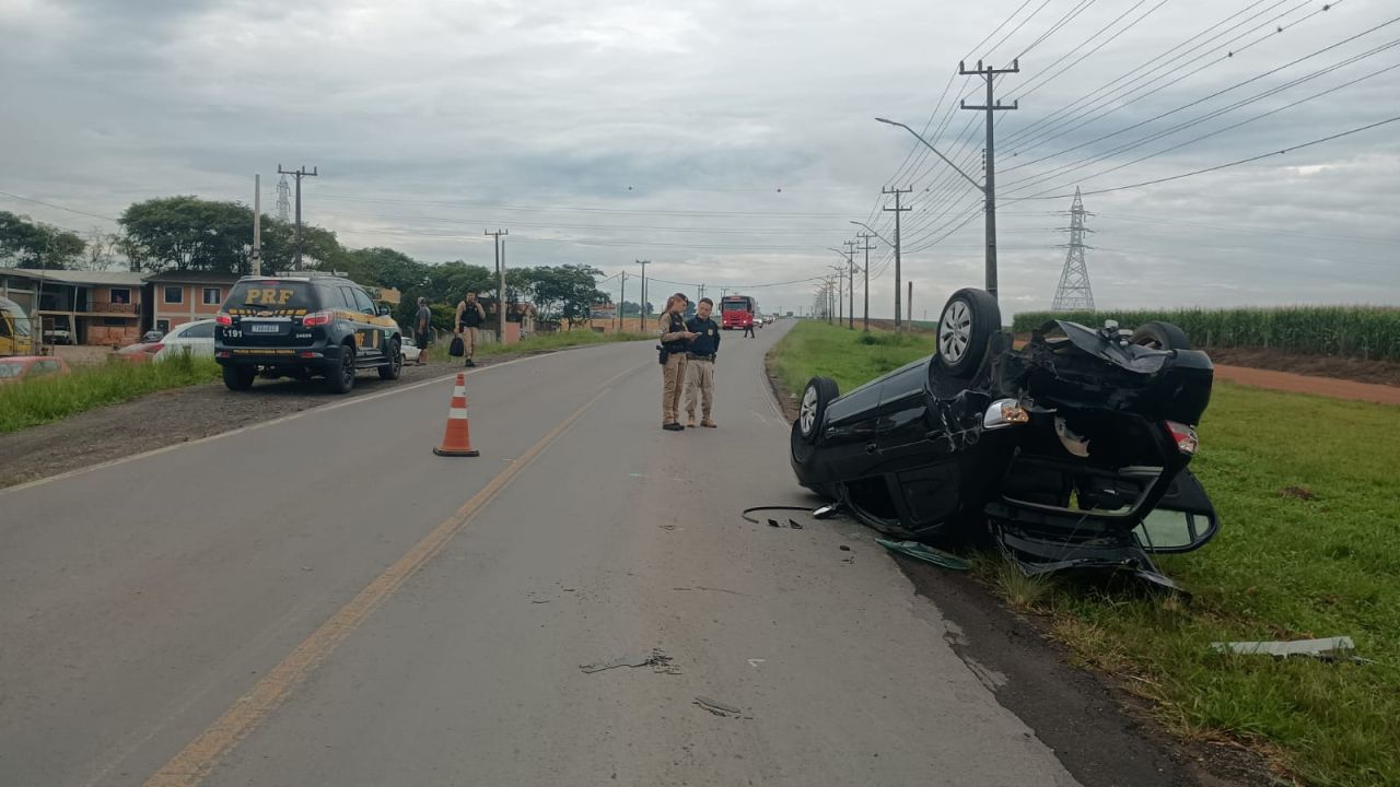 Colisão entre carros na BR-153 em Imbituva deixa um ferido grave e mobiliza a PRF