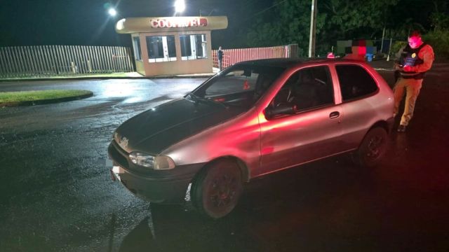 Manobra perigosa termina em autuação e remoção de veículo próximo à Coopavel