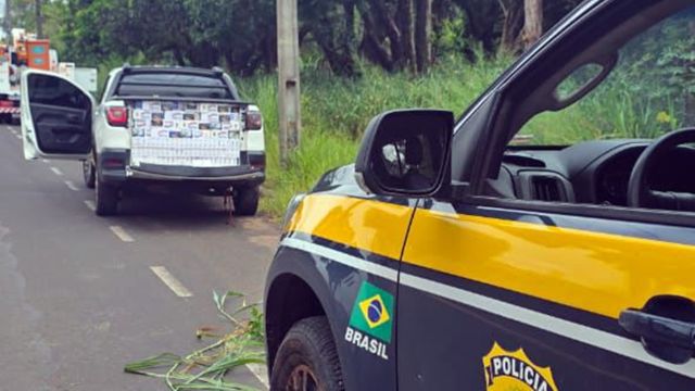 PRF recupera carro furtado e apreende 20 mil maços de cigarros em Paranavaí