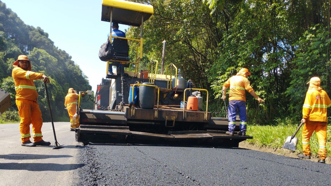 R$ 4 bilhões: Estado firma contratos para conservação do pavimento de rodovias