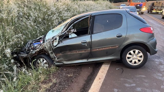 Imagem referente a notícia: Colisão entre Peugeot e Ranger é registrada na PR-574, em Corbélia