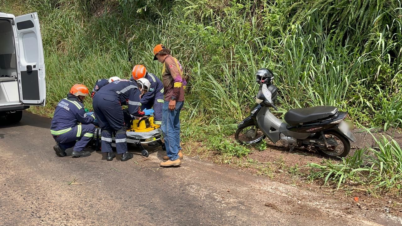 Queda de moto na PR-573 mobiliza socorro e deixa trânsito lento entre Corbélia e Braganey