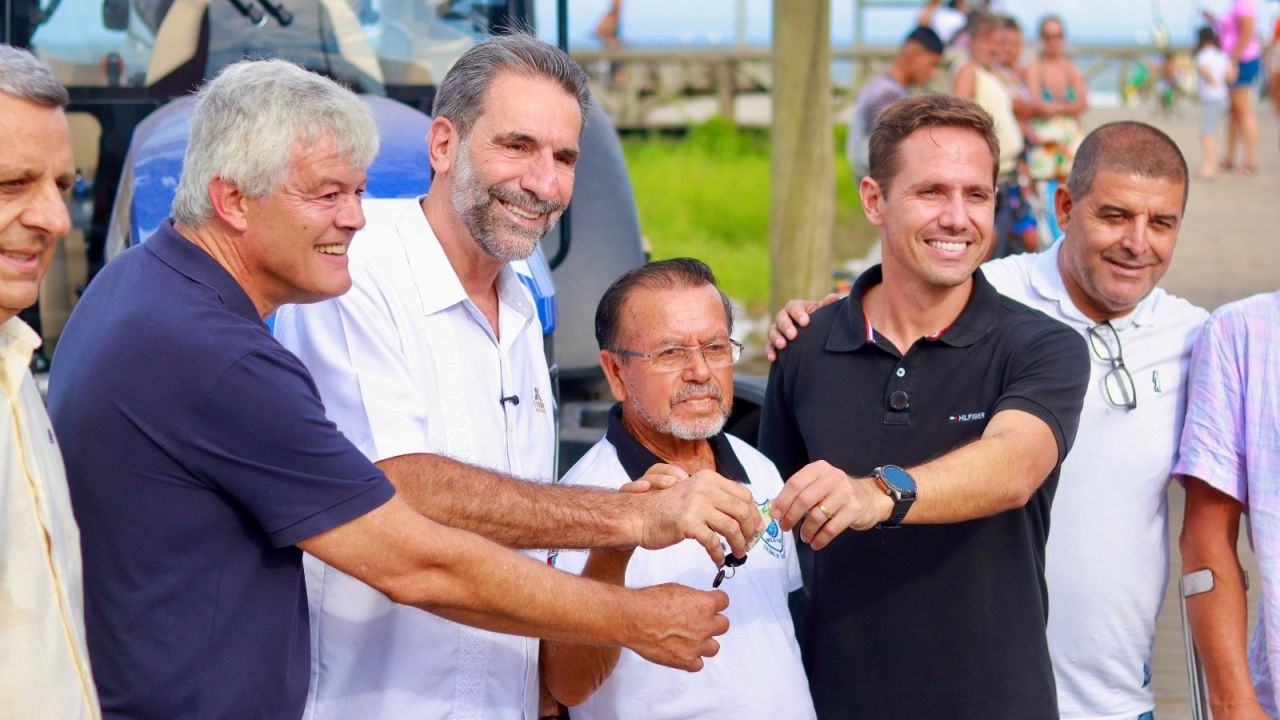 Itaipu entrega equipamentos para auxiliar trabalho de pescadores de Pontal do Paraná