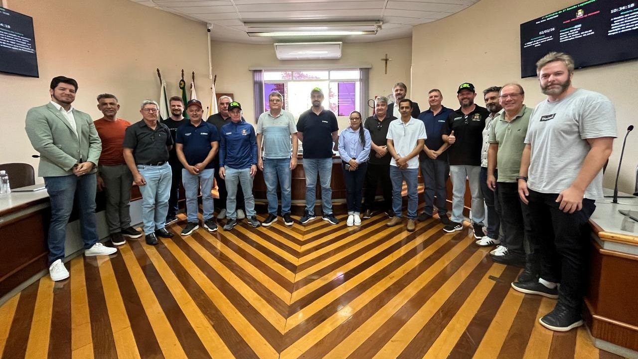 Prefeito de Corbélia anuncia auxílio de R$ 200 para universitários e novo concurso público