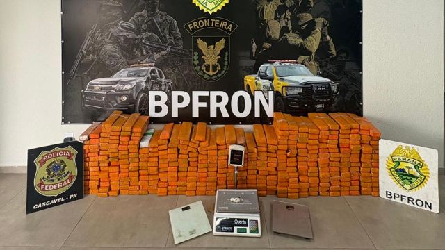 Quase 300 kg de maconha são apreendidos em Cascavel em ação conjunta do BPFRON e da Polícia Federal