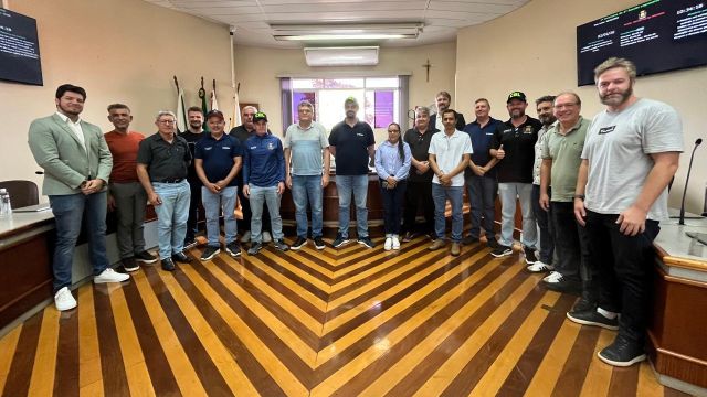 Prefeito de Corbélia anuncia auxílio de R$ 200 para universitários e novo concurso público