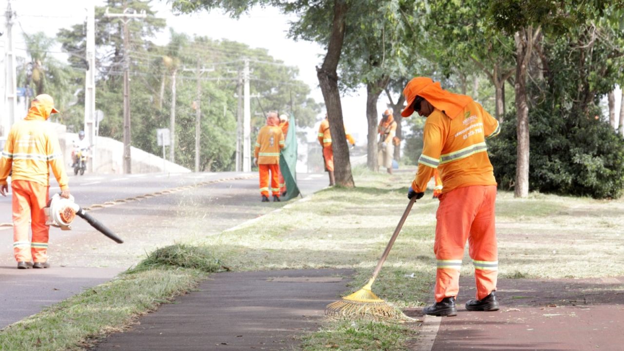 Prefeitura avança com manutenção de canteiros, parques e avenidas em Cascavel