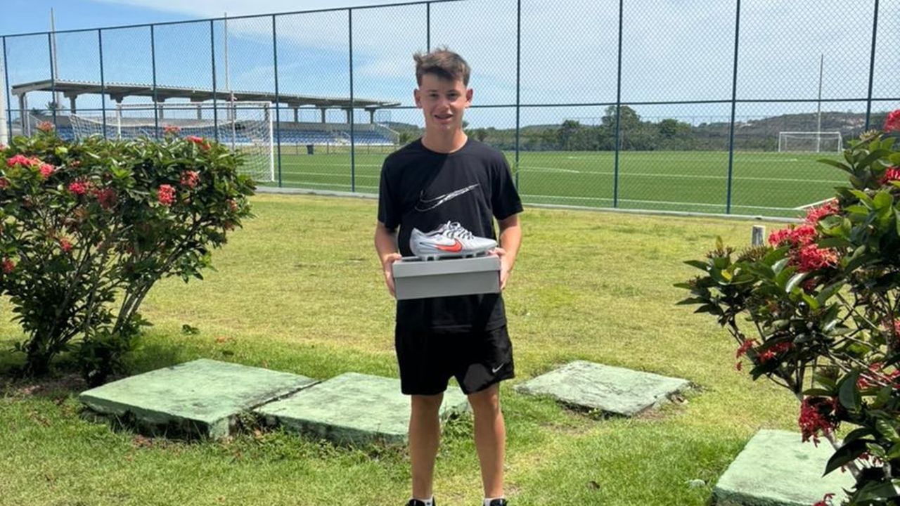 Atleta da base do FC Cascavel fecha com a Nike