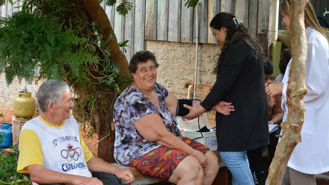 Saúde bate à porta no interior de Corbélia: programa inédito leva médica às casas e amplia acesso à atenção básica