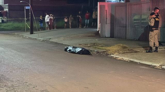 Imagem referente a notícia: Mulher morre após ser alvejada por disparos de arma de fogo no Loteamento Belmonte, em Cascavel